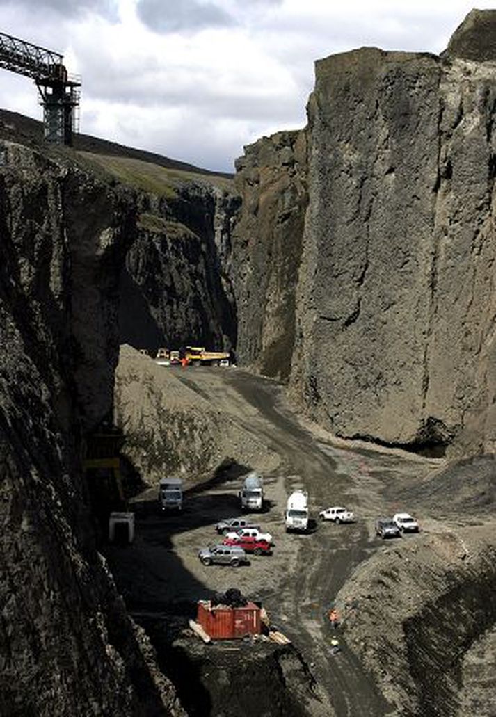 Hagfræðingur við Háskólann gagnrýnir Landsvirkjun fyrir að beita aðferðum sem sýni ekki raunverulega framúrkeyrslu.fréttablaðið/stefán