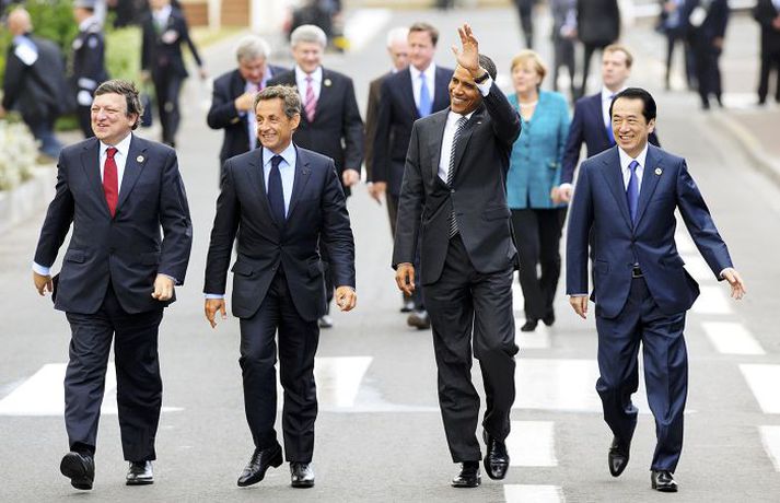Þeir Manuel Barroso, Nicolas Sarkozy, Barack Obama og Naoto Kan þegar hlé varð á fundarhöldum í Deauville í gær.nordicphotos/AFP