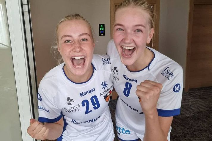 Íslensku unglingalandsliðskonurnar Inga Dís Jóhannsdóttir og Sonja Lind Sigsteinsdóttir.