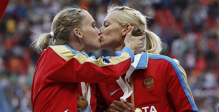 Kseniya Ryzhova and Tatyana Firova nýttu velgengni sína í dag til þess að mótmæla löggjöf í landi sínu.