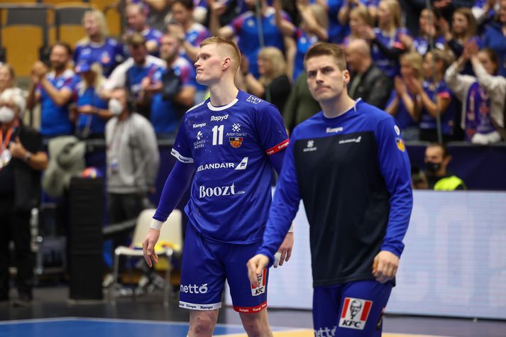 Ýmir Örn og Viggó Kristjánsson svekktir í leikslok í kvöld.