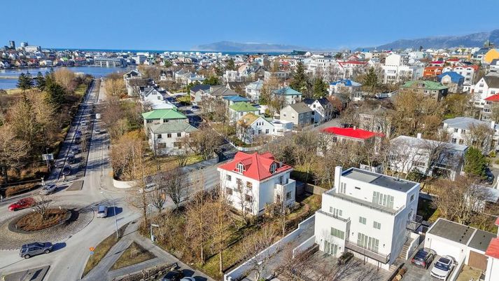 Reykjavíkurborg keypti húsið árið 2017 sem tímabundna lausn til að auka framboð á félagslegu húsnæði í borginni. 