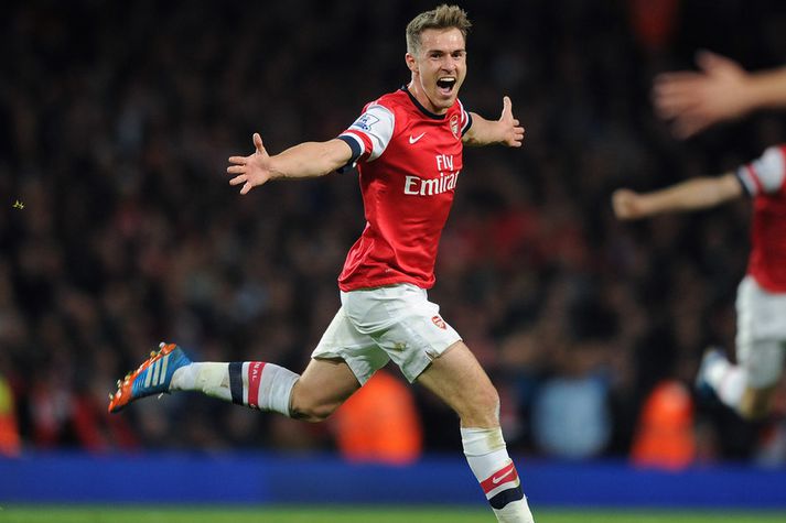 Aaron Ramsey fagnar marki sínu.