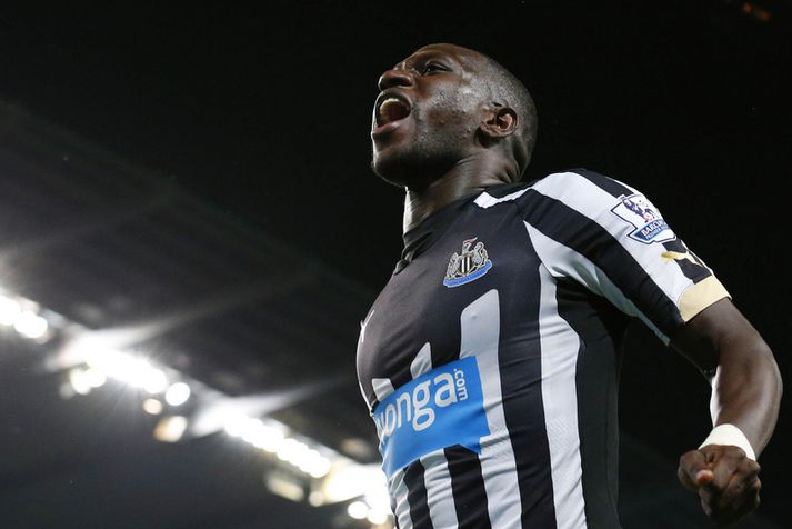 Moussa Sissoko fagnar marki sínu í kvöld.