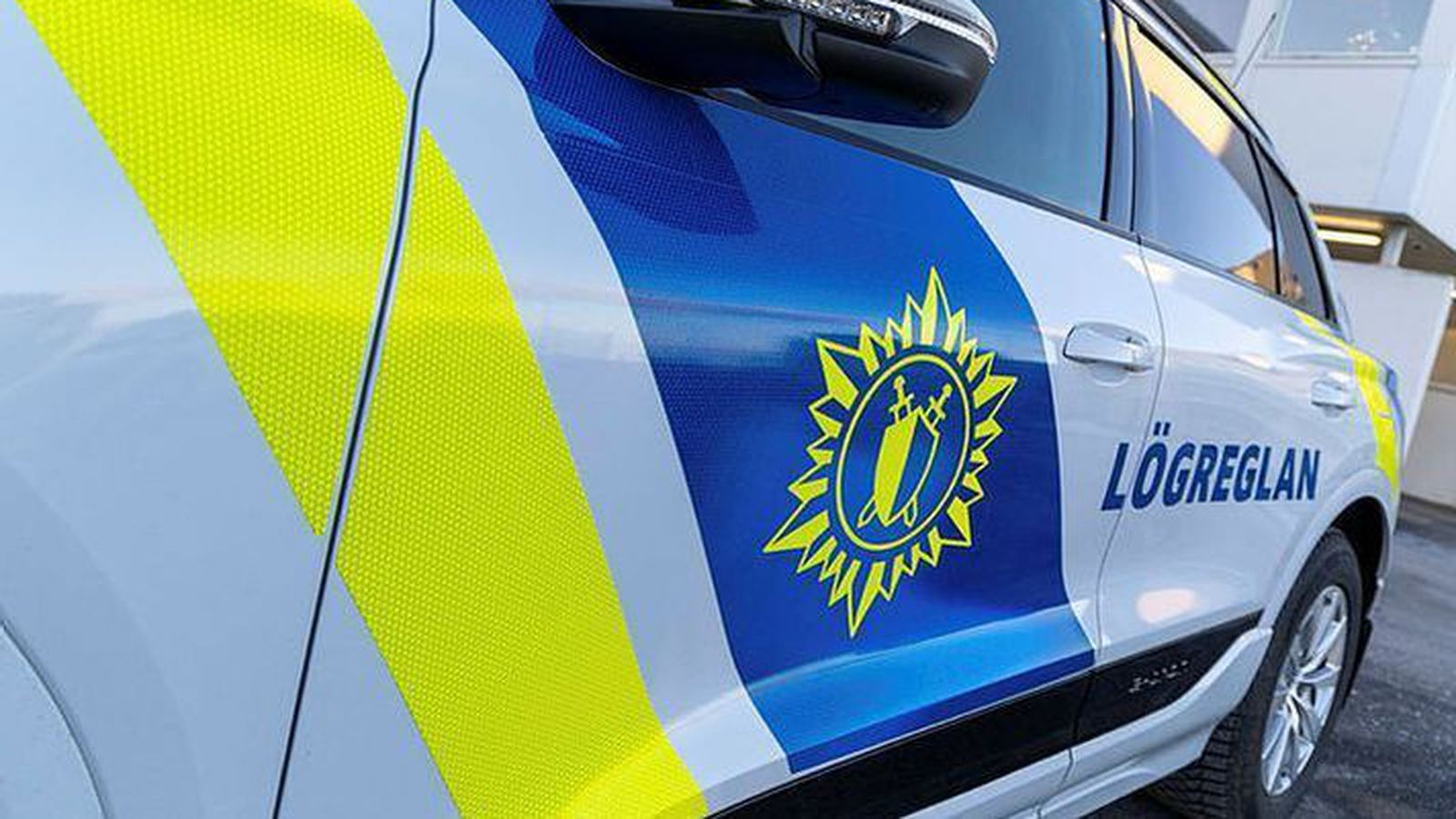 Efnaleki á Ós­eyri og fólk beðið um að halda sig fjarri