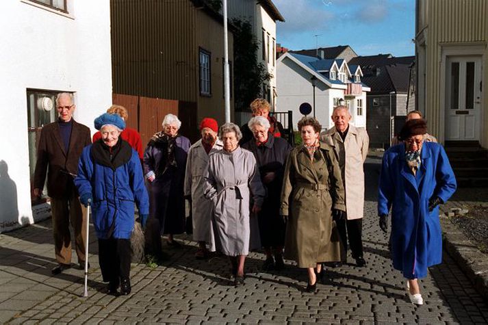 Ráðstöfunartekjur ellilífeyrisþega hafa ekki aukist í samræmi við aðra í þjóðfélaginu. Einstaklingur með hundrað þúsund króna tekjur greiðir nú tæpar tíu þúsund krónur í skatta. Með sömu rauntekjur við upptöku staðgreiðslu skatta árið 1988 greiddi sami einstaklingur ekki krónu enda voru skattleysismörkin hærri en tekjur hans þá.