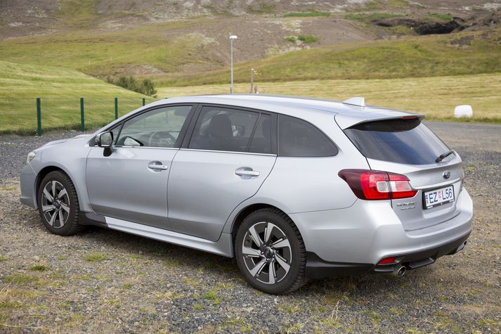 Subaru Levorg er með ávalar og bognar línur.