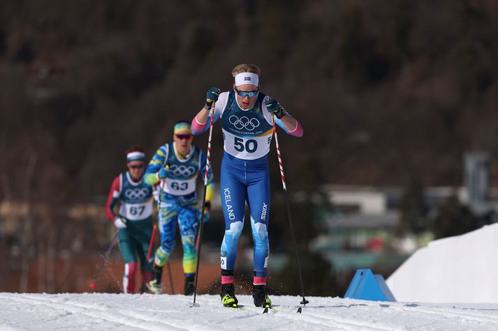 Dagur Benediktsson lauk fjórum af sex hringjum í sinni fyrstu keppni á Vetrarólympíuleikunum 2026. 
