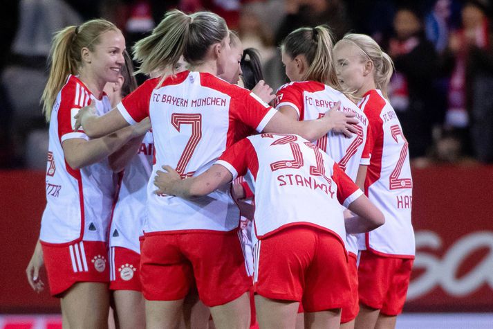 Glódís Perla og stöllur fagna.