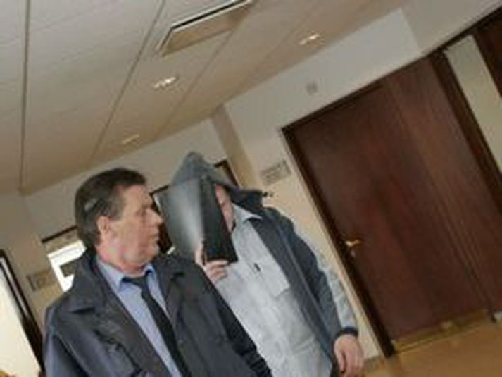 Gunnar Viðar kemur í dómssal árið 2005.