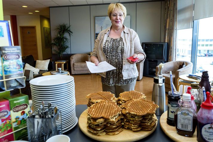 Hér fær Kristín Á. Guðmundsdóttir, formaður Sjúkraliðafélagsins (SLFÍ), sér vöfflur eftir undirritun samninga fyrir tveimur árum. Ekki sér enn fyrir endann á viðræðum sem í gangi eru við sveitarfélögin. 