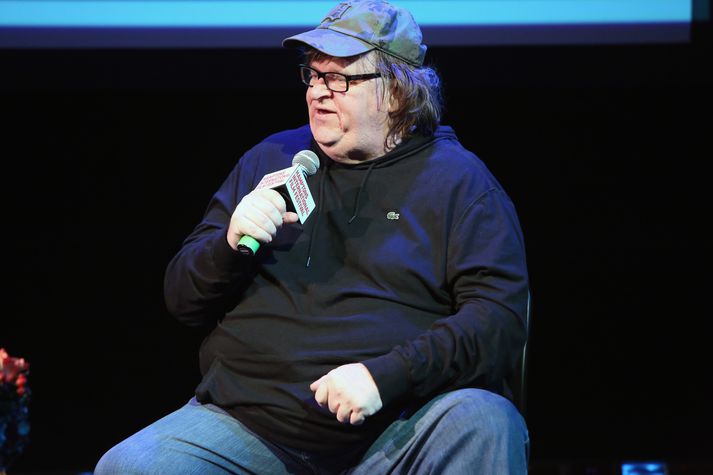 Michael Moore tekur á hinum ýmsu kvillum bandarísks samfélags í myndum sínum.