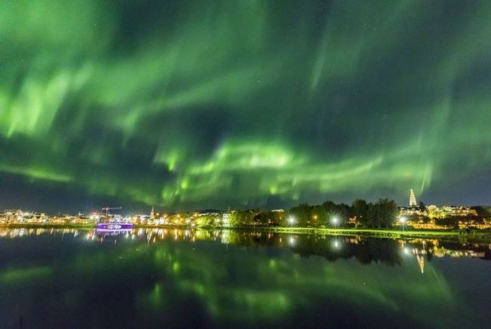 Reykjavíkurborg hefur tilkynnt að slökkt verði á götulýsingu í Reykjavík til miðnættis.