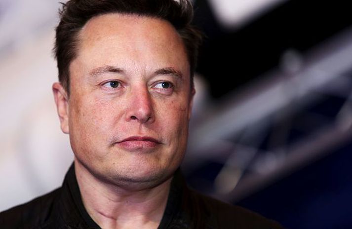 Elon Musk, forstjóra Tesla, finnst greinilega ekki gaman að vera forstjóri Tesla.