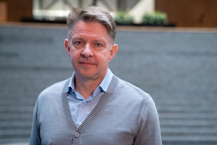 Bogi Nils Bogason, forstjóri Icelandair, segir mikla eftirspurn vegna sólmyrkvans hafa orðið til þess að félagið lagði meiri áherslu á flug til Íslands og minni á tengiflug yfir Atlantshafið.
