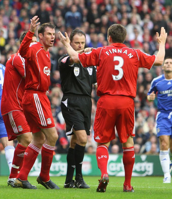 Styles dæmir vítaspyrnu í gær við litla hrifningu Liverpoolleikmanna.