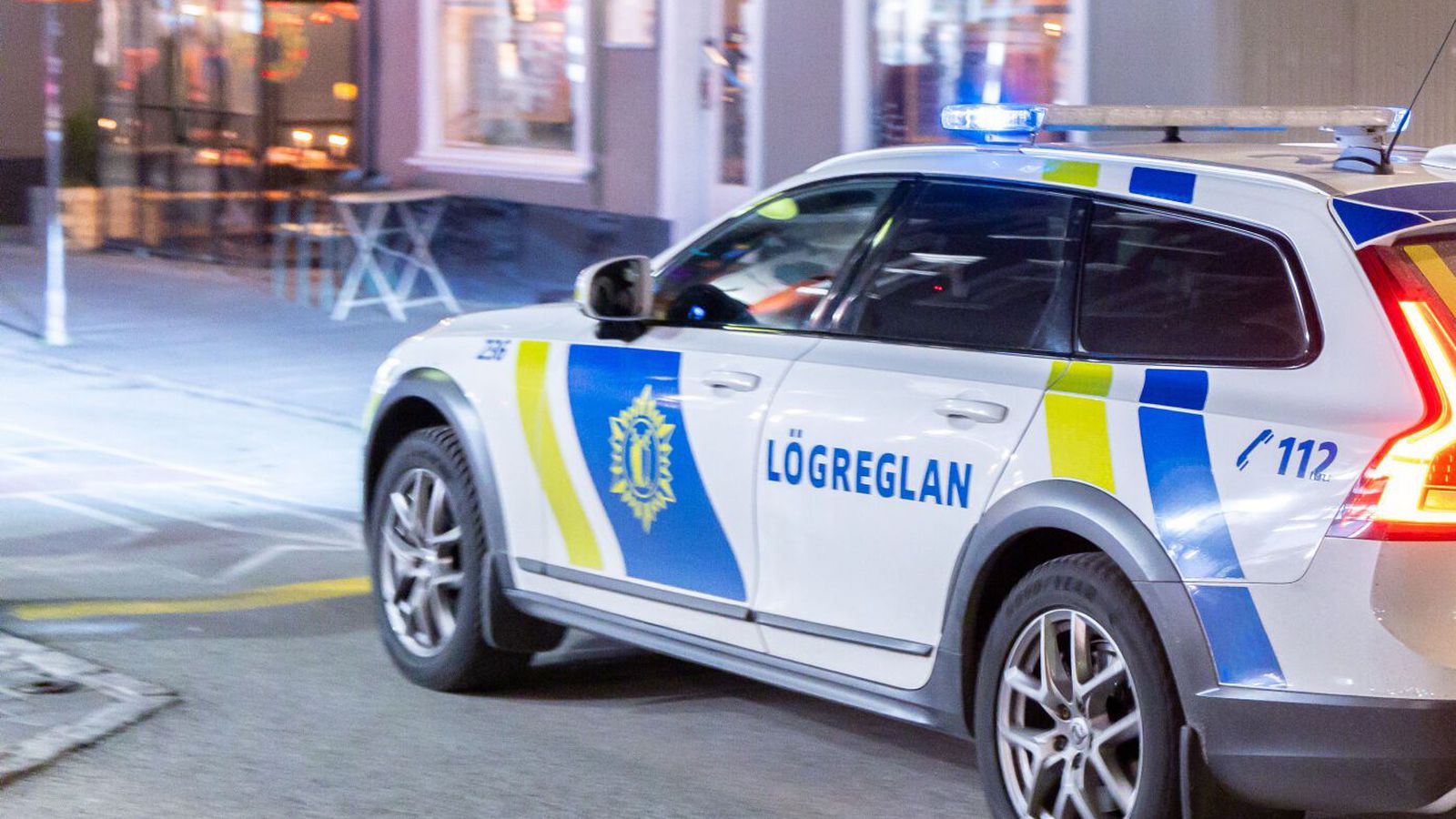 Beittir lögreglutökum eftir ógnandi til­burði í mið­bæ
