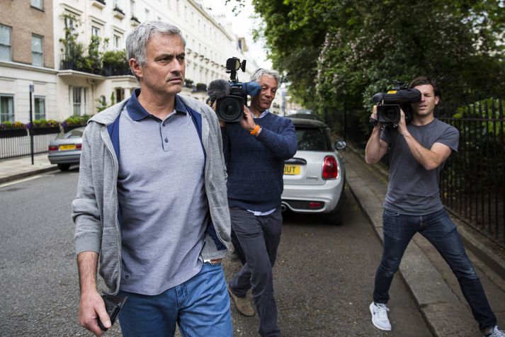 José Mourinho er hundeltur af ensku pressunni.