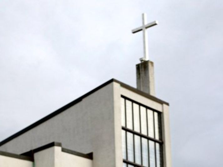 Femínistafélagið brýnir þjóðkirkjuna og önnur trúfélög til frekari aðgerða.
