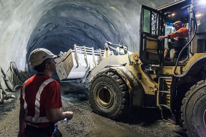 Enn á eftir að bora um 200 metra af göngunum, en þau verða 7,2 kílómetrar í heildina.