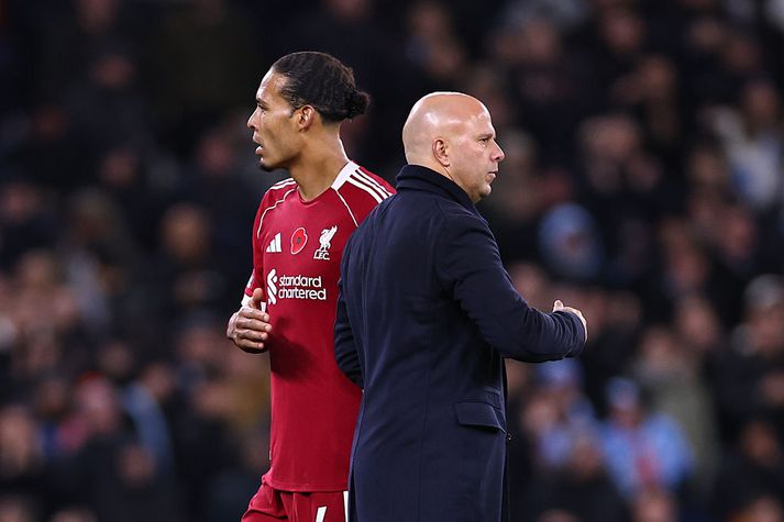 Virgil van Dijk og Arne Slot halda nú hvor í sína áttina.