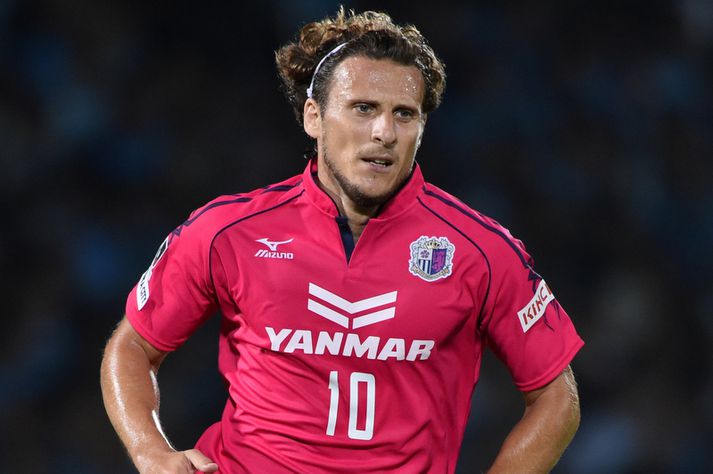 Diego Forlán í búningi Osaka.