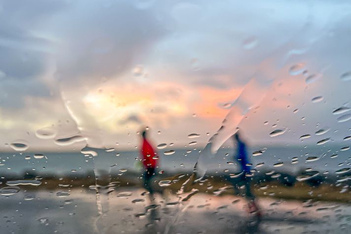 Enn eru skriðuviðvaranir í gildi á Ströndum og norðanverðum Vestfjörðum. 