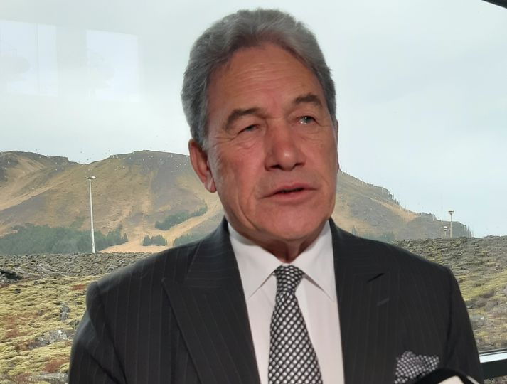 Winston Peters, utanríkisráðherra Nýja Sjálands, segir nauðsynlegt að efla baráttuna gegn hatursglæpum.