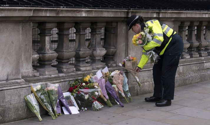 Þrír eru látnir, auk árásarmannsins, eftir hryðjuverkaárás Í London í gær.