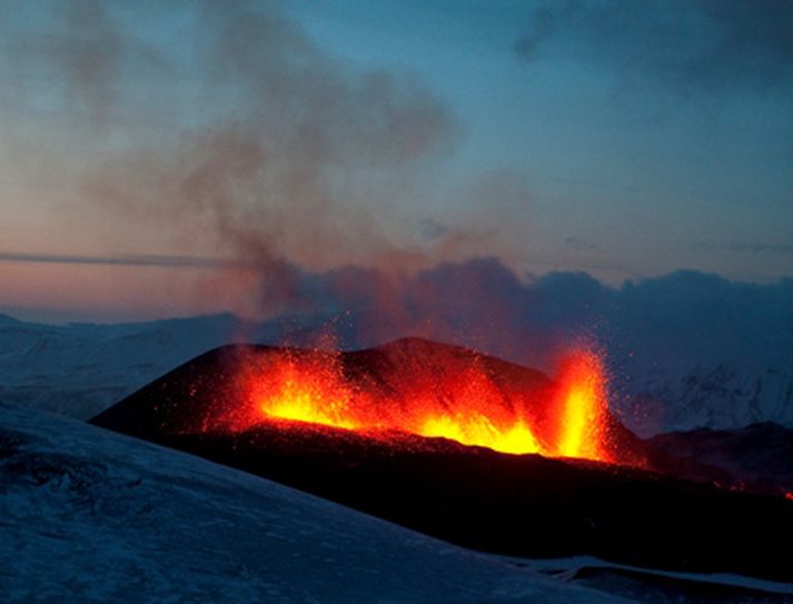 Eldgosið er fallegt en Fimmvörðuhálsinn er hættulegur. Mynd/ Vilhelm.