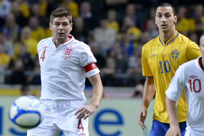 Steven Gerrard og Zlatan Ibrahimovic í leiknum í kvöld.