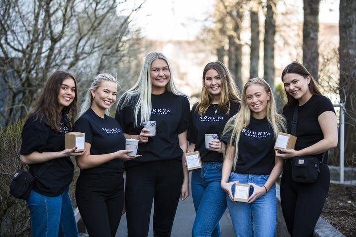 Frumkvöðlarnir Ásdís Ágústsdóttir, Nína Melsted Margrétardóttir, Margrét Stella Kaldalóns Sigurðardóttir, Emilía Katrín Böðvarsdóttir, Helga Lena Garðarsdóttir og Lára Sif Davíðsdóttir kynna framleiðslu sína í Smáralind í dag. 