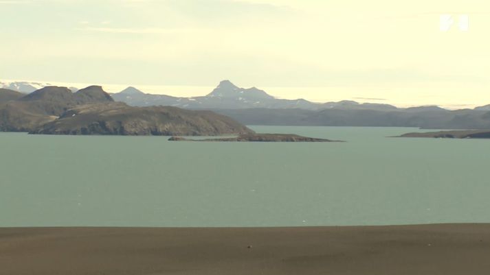 Frá Þórisvatni. Vatnajökull í baksýn.