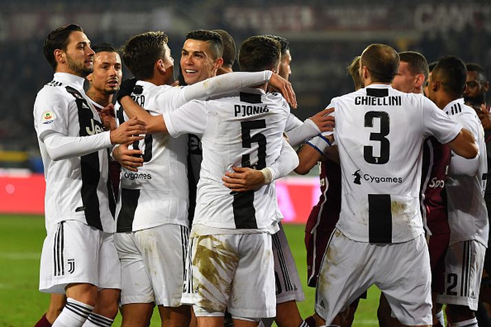 Leikmenn Juventus fagna Ronaldo