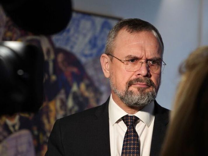 Daði Már Kristófersson fjármálaráðherra stendur við að Þórður hafi líklega misskilið upplýsingarnar en segist ekki geta skýrt hvers vegna sama tala birtist síðar í fjárlagafrumvarpinu.