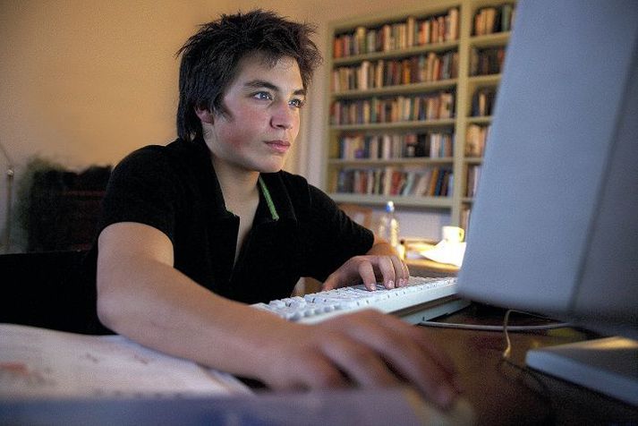 Dæmi eru um að börn noti klámmyndir sem gjaldmiðil á skráardeilisíðum líkt og deildu.net. Athugið að myndin tengist fréttinni ekki beint
