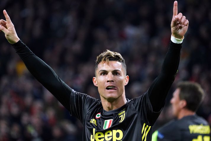 Ronaldo fagnar marki sínu í fyrri leiknum gegn Ajax.
