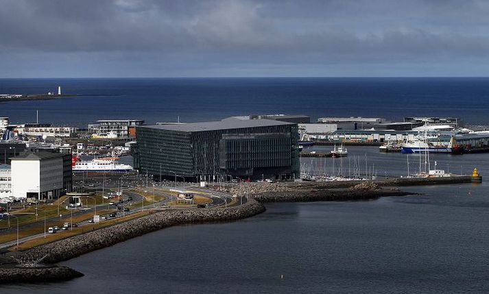 Harpa Hótelið sem um ræðir á að rísa við hlið Hörpu. Bygging hótelsins er talin forsenda þess að ráðstefnuhluti Hörpunnar geti skilað viðunandi tekjum til framtíðar.FRÉTTABLAÐIÐ/GVA