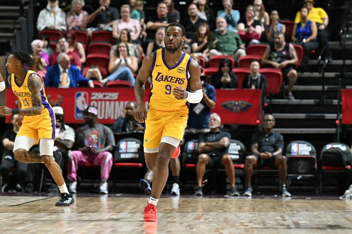 Bronny James skoraði tólf stig í sigri Los Angels Lakers á Atlanta Hawks í nótt.
