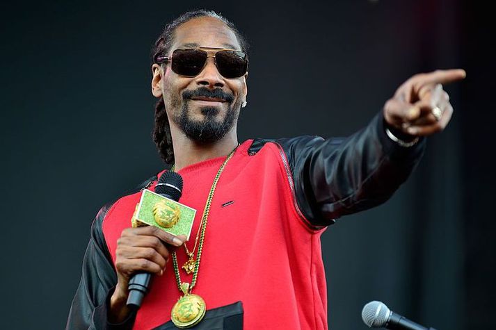 Snoop Dogg tilkynnti í dag að hann ætli sér að hætta að reykja.