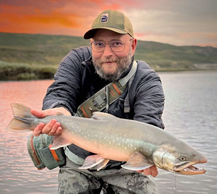 Jóhann Helgi Stefánsson nýbúinn að landa einum vænum. 