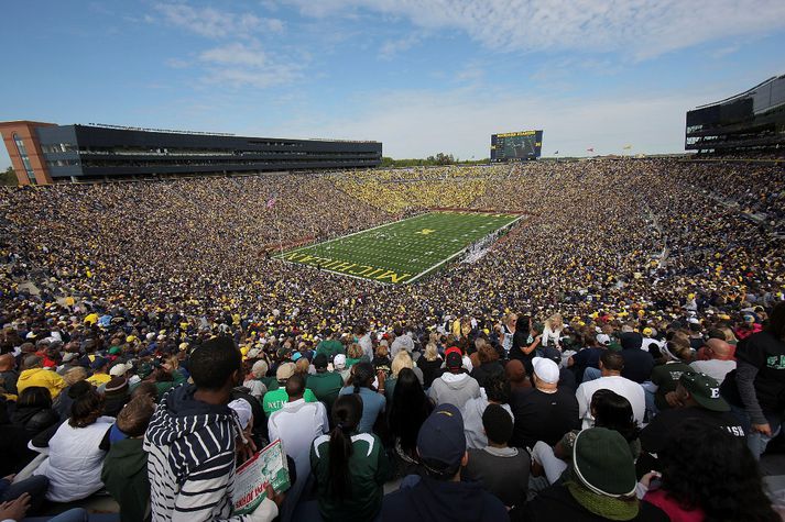Michigan Stadium er sá stærsti. Hér er pláss fyrir um 110 þúsund manns.
