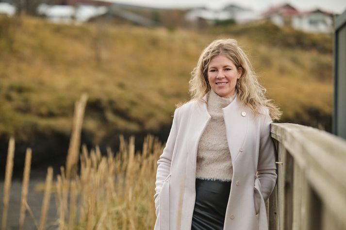 Anna Hildur Björnsdóttir, framkvæmdastjóri mannauðs og menningar hjá Ísland Duty Free, er algjör fyrirmynd í því hvernig hún bendir á að lífið er of mikið alls konar - lífið getur aldrei verið bara vinna - en lífsreynslan getur nýst okkur í vinnu. Margir munu geta mátað sig við margt af því sem hún segir frá úr sinni sögu.