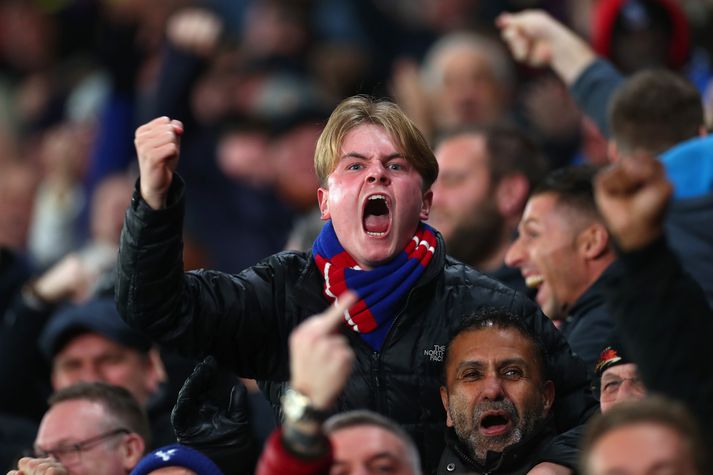 Þessi stuðningsmaður Crystal Palace verður að vera rólegri að hann ætlar að fá horfa á sína menn úr stúkunni á Selhurst Park.