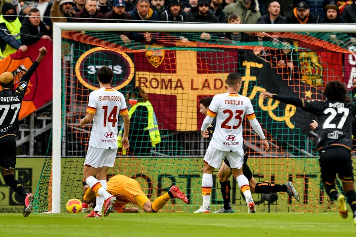 Mattia Caldara kom Venezia í 1-0