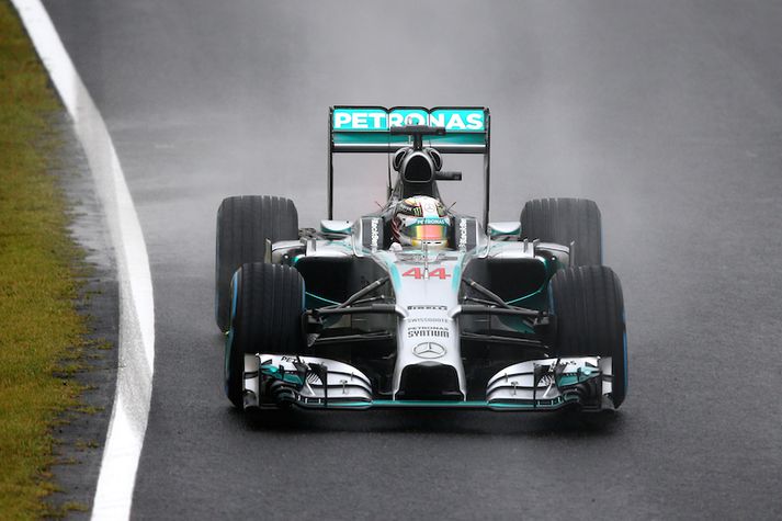 Lewis Hamilton vann á Suzuka í mikilli bleytu.