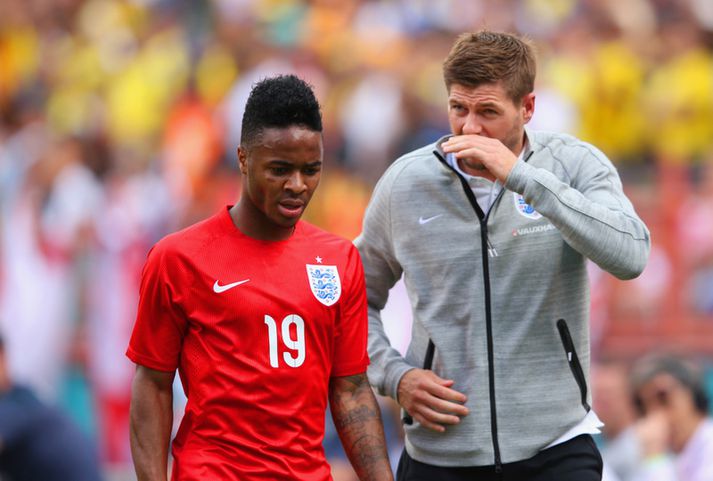 Gerrard hefur gefið Sterling föðurleg ráð.
