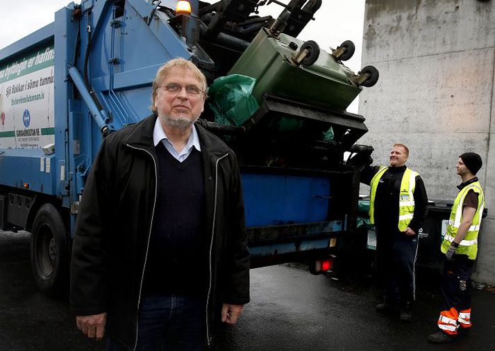 Elías Ólafsson og starfsmenn Gámaþjónustunnar sem sóttu lífrænan úrgang við Hagkaup í Garðabæ í gær.
