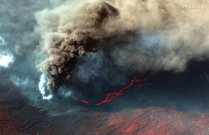 Mikil virkni hefur verið á eldstöðvunum á La Palma að undanförnu. Þessi glæsilega gervihnattamynd var tekin í gær.