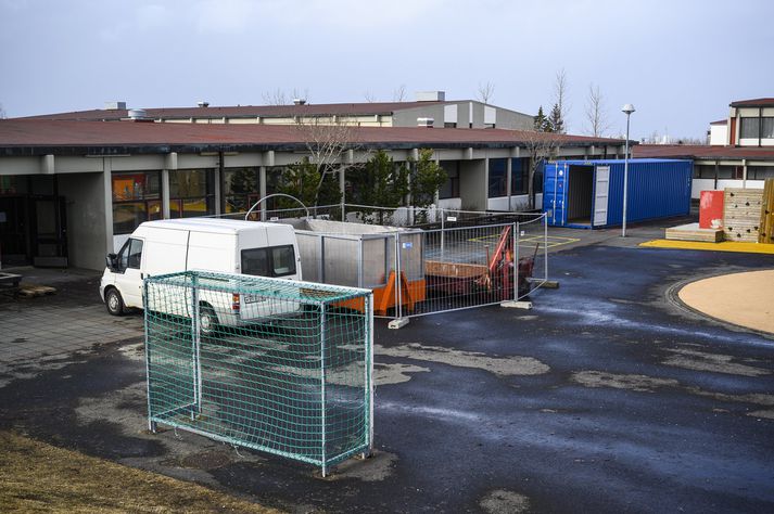 Í álmunni sem var lokað í Breiðholtsskóla í vor eftir að mygla fannst þar eru átta kennslustofur.